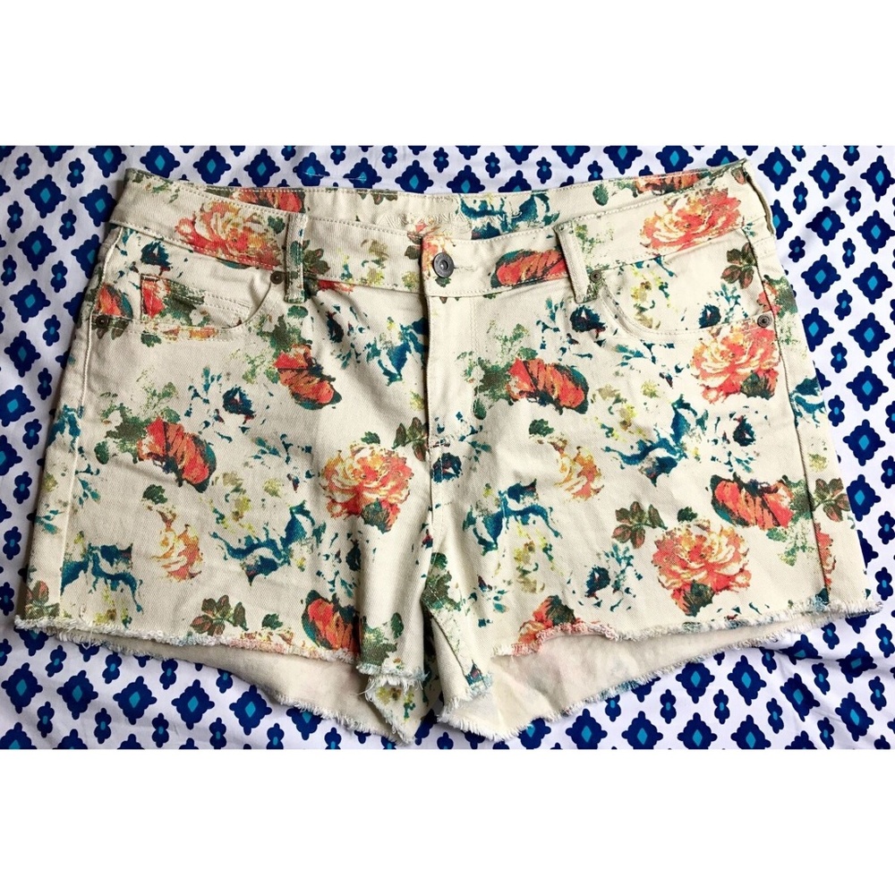 NWOT Arizona Juniors 13 Tan Khaki Butterflies Flowers Colorful Jean Shorts Cute